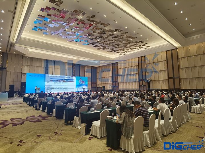 中國石油石化工程建設(shè)高峰論壇暨七屆四次理事(擴(kuò)大)會(huì)議